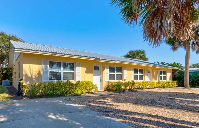 4 bedroom Single Family Residence at 712-714 Oakwood Avenue, Cooper Sub, New Smyrna Beach — photo 1