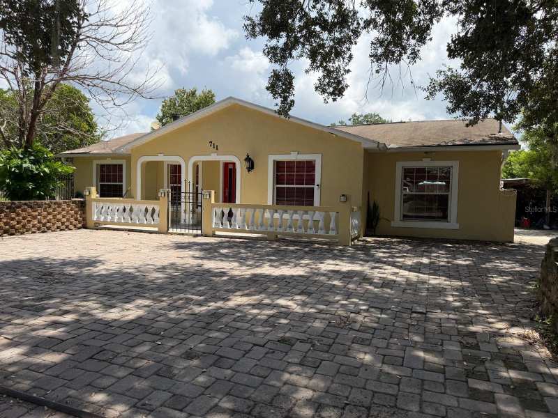 5 bedroom Single Family Residence at 711 S Emory Avenue, E L Lesleys, Kissimmee — photo 1