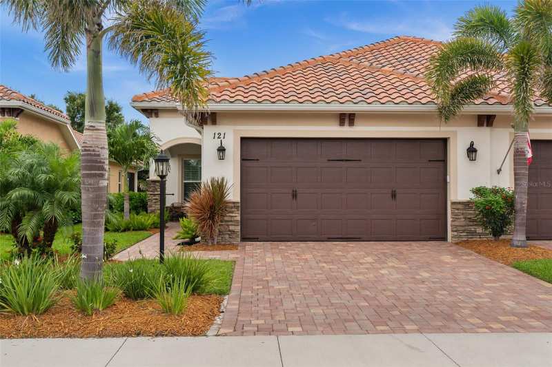 2 bedroom Villa at 121 Colebrook Court, Cassata Place, Venice — photo 1