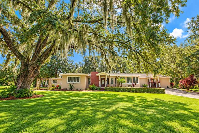 2 bedroom Single Family Residence at 411 E Orlando Avenue, Del Guercio Estates, Ocoee — photo 1