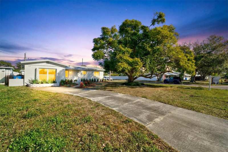 3 bedroom Single Family Residence at 5701 14th Avenue, Oak Ridge Estates Rep Of Blk 30, St Petersburg — photo 1