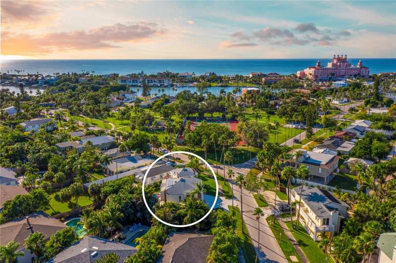3 bedroom Single Family Residence at 3250 E Debazan Avenue, Don Ce-Sar Place Blk 19 Pt Rep, St Pete Beach — photo 1