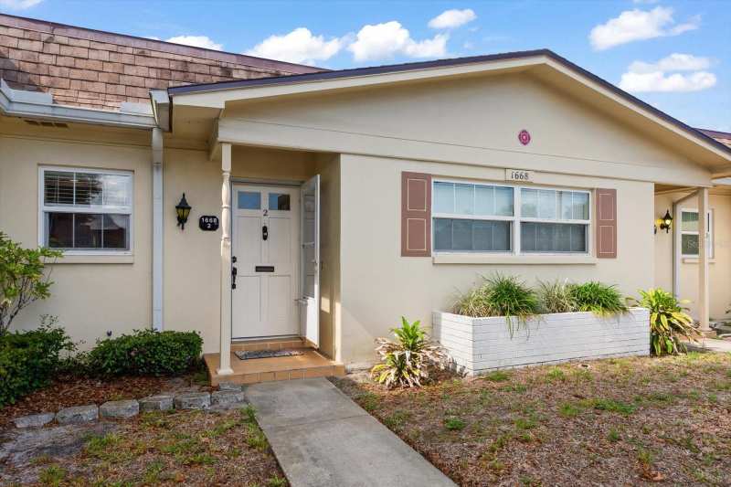 1 bedroom Villa at 1668 S Lake Avenue #2, Normandy Park South, Clearwater — photo 1