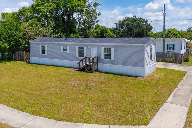 2 bedroom Manufactured Home at 8207 Charlin Parkway, Charlin Park Third Add, Orlando — photo 1