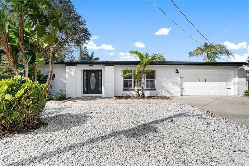 5 bedroom Single Family Residence at 100 Gatewood Drive, Belleair Manor, Largo — photo 1