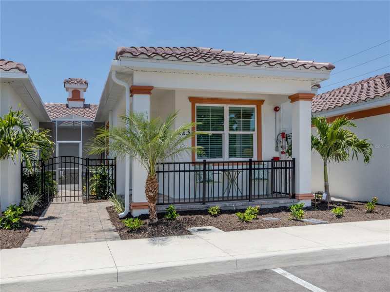 2 bedroom Single Family Residence at 124 Clifton Way, Cottages Of Venice, Venice — photo 1