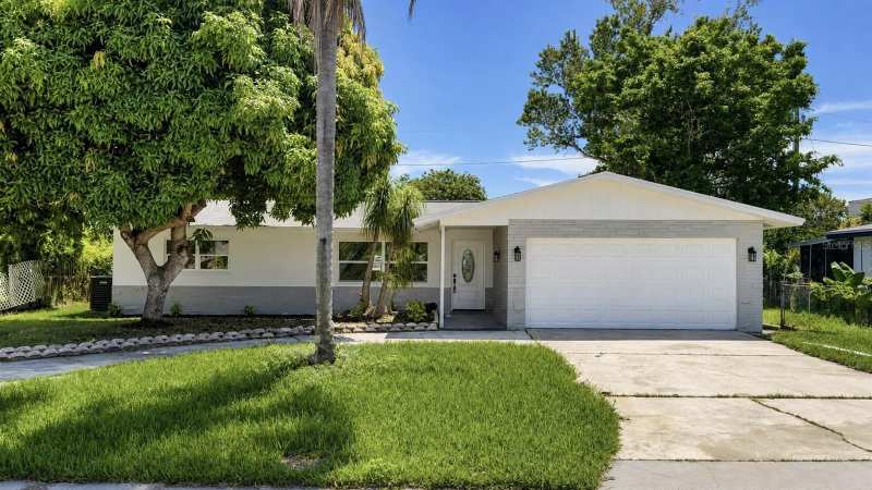 2 bedroom Single Family Residence at 1421 Heather Drive, Sunny Ridge 2nd Add, Dunedin — photo 1