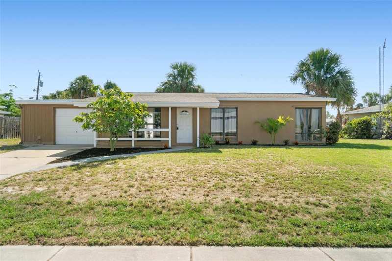 2 bedroom Single Family Residence at 3074 Broadpoint Drive, Hrbr Heights, Punta Gorda — photo 1
