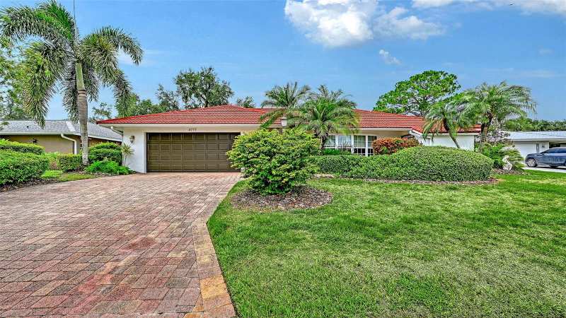 3 bedroom Single Family Residence at 4777 Overbury Place, Bent Tree Village, Sarasota — photo 1