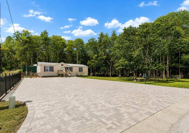 3 bedroom Manufactured Home at 17808 Dogwood Drive, Sierra Pines Unrec, Lutz — photo 1