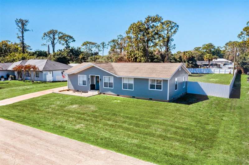 5 bedroom Single Family Residence at 323 Greenwood Avenue, Lehigh Acres, Lehigh Acres — photo 1