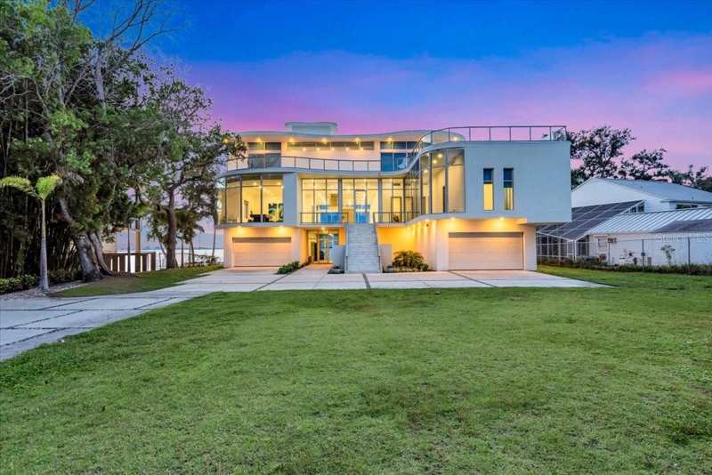 8 bedroom Single Family Residence at 4035 Bay Shore Road, Indian Beach Map Of, Sarasota — photo 1