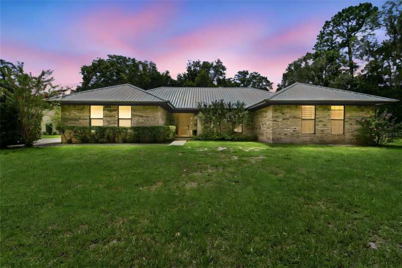 3 bedroom Single Family Residence at 1530 W Beresford Road, Deland, Deland — photo 1