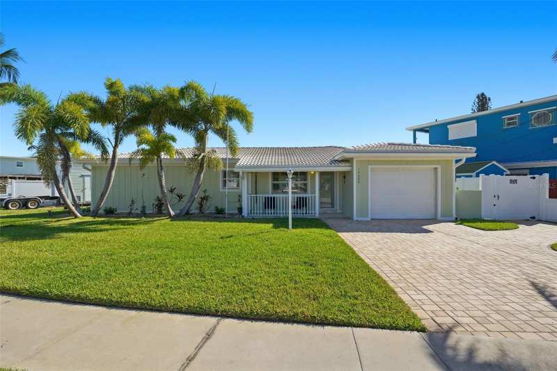 2 bedroom Single Family Residence at 15302 Harbor Drive, Lone Palm Beach 5th Add Blk 29 Rep, Madeira Beach — photo 1