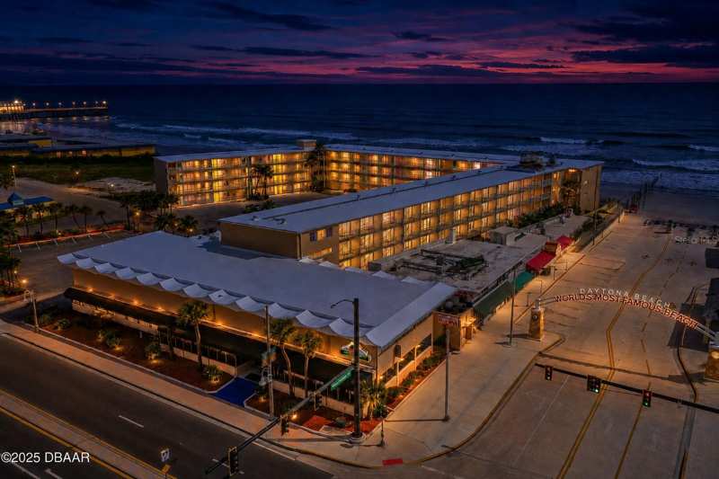 1 bedroom Condo - Hotel at 219 S Atlantic Avenue #333, Daytona Inn Beach Residence, Daytona Beach — photo 1