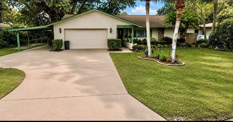 3 bedroom Single Family Residence at 2219 Alice Lane, Lawtons 1st Add, Clearwater — photo 1