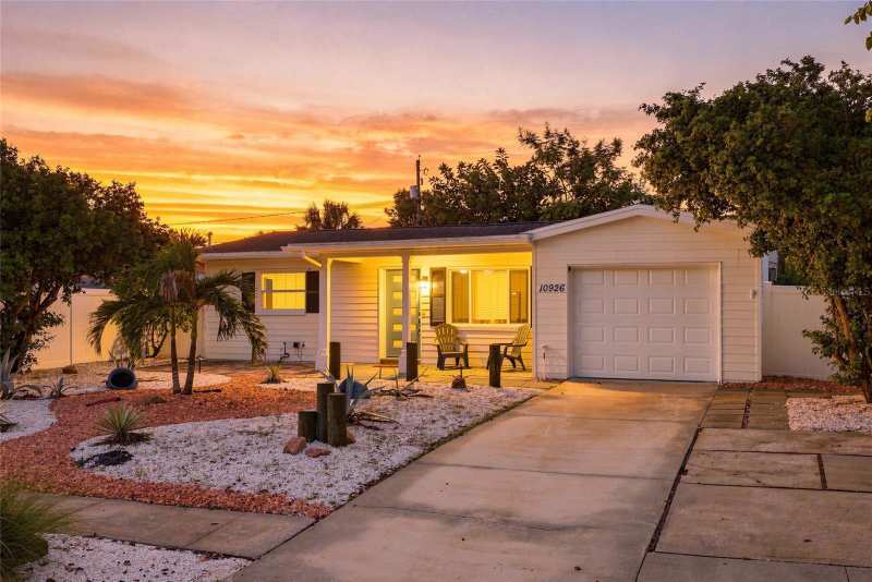 3 bedroom Single Family Residence at 10926 Temple Avenue, Freedom Village, Seminole — photo 1