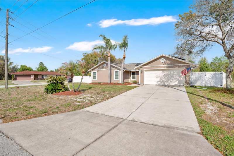 4 bedroom Single Family Residence at 985 Hemingway Drive, Deltona Lakes Unit 05, Deltona — photo 1