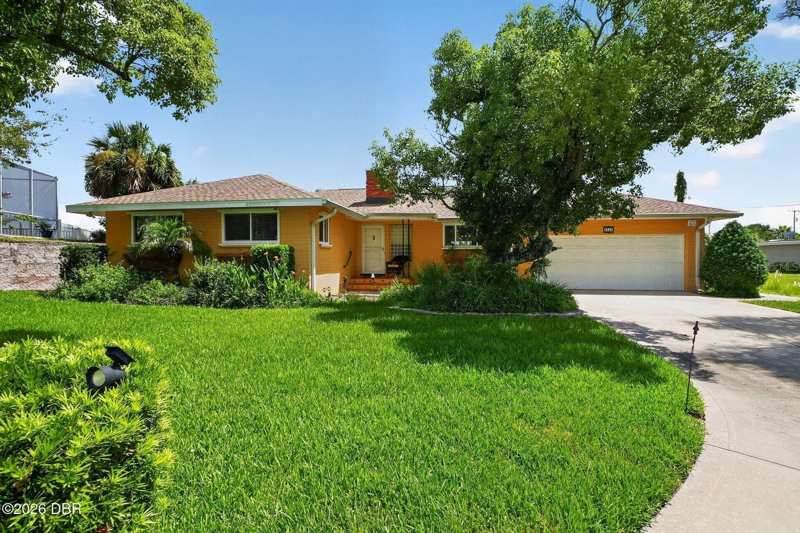 4 bedroom Single Family Residence at 2229 S Peninsula Drive, White 02, Daytona Beach — photo 1