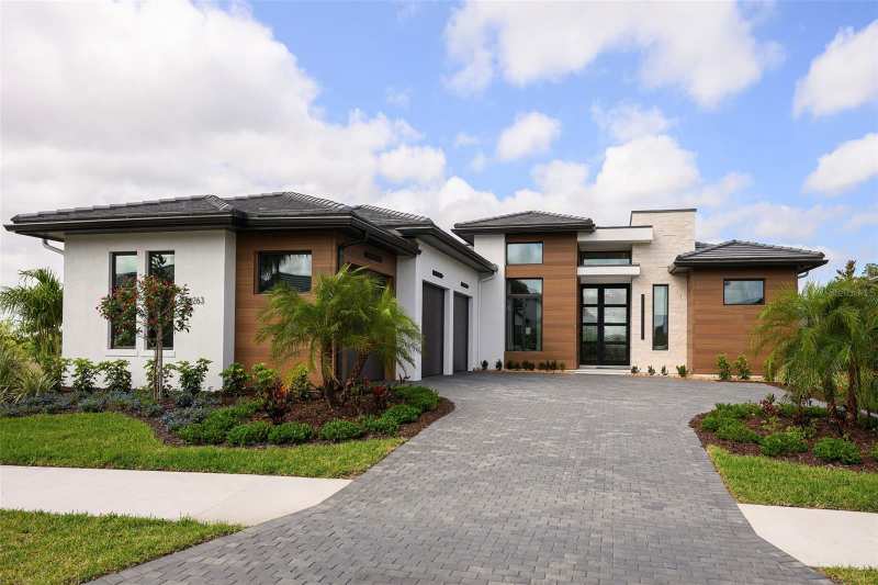 3 bedroom Single Family Residence at 8613 Sandpoint Street, Wild Blue, Sarasota — photo 1