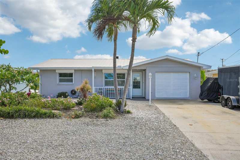 2 bedroom Single Family Residence at 3050 York Road, Gulfhaven, St James City — photo 1
