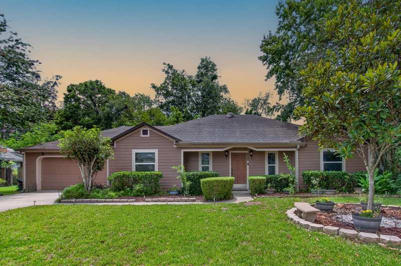 3 bedroom Single Family Residence at 2840 NW 27th Terrace, Royal Gardens Ph V, Gainesville — photo 1