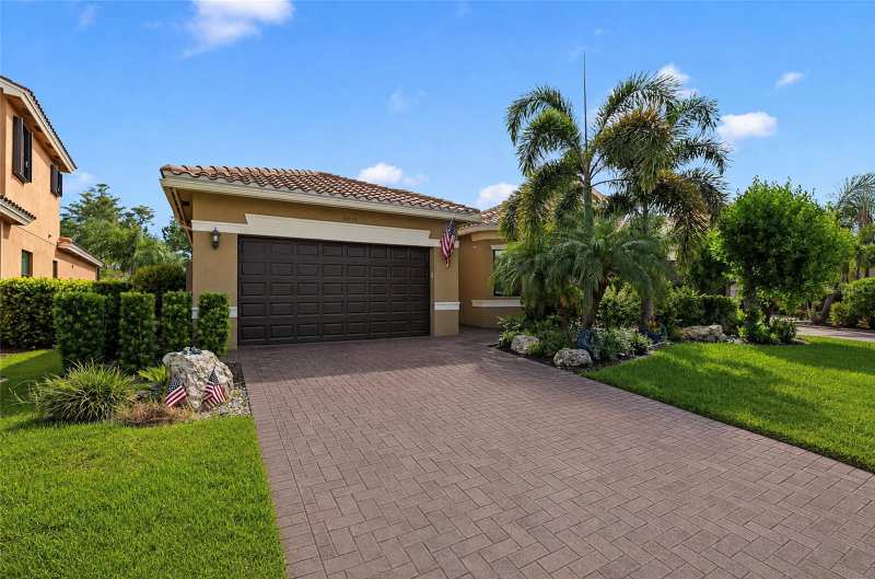 3 bedroom Single Family Residence at 10035 Chesapeake Bay Drive, Marina Bay 2, Fort Myers — photo 1