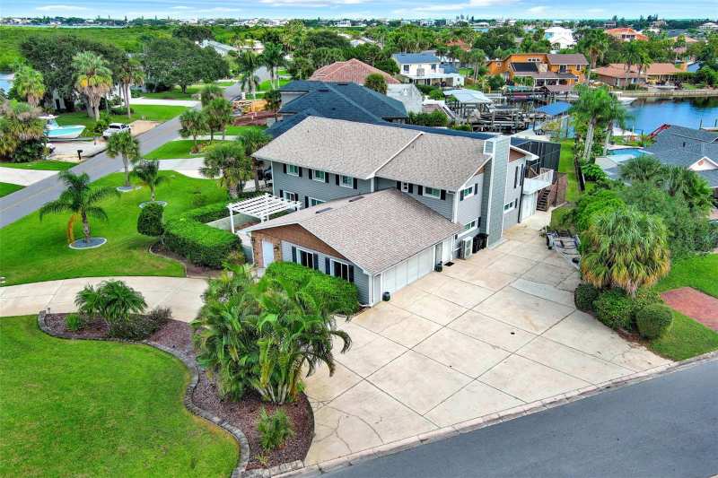 4 bedroom Single Family Residence at 301 Quay Assisi, Venezia Unit 04, New Smyrna Beach — photo 1