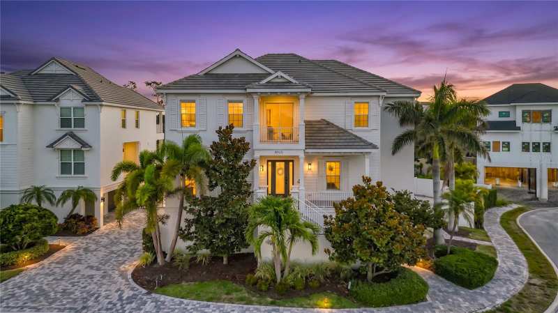 4 bedroom Single Family Residence at 6925 Bochi Circle, Coronas Park, Sarasota — photo 1