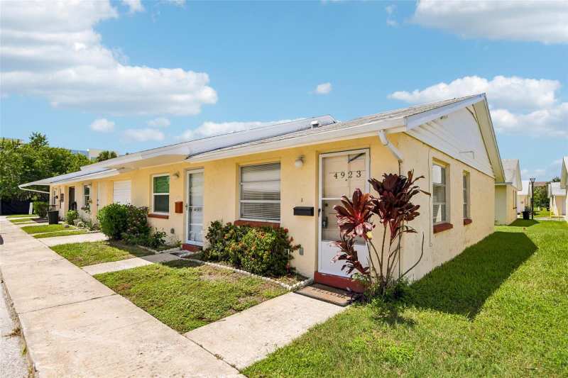 1 bedroom Villa at 4923 Getner Street, New Port Colony 07 Way, New Port Richey — photo 1