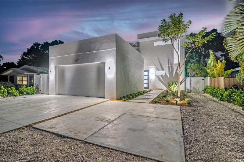 6 bedroom Single Family Residence at 2327 Hillview Street, Battle & Turner, Sarasota — photo 1