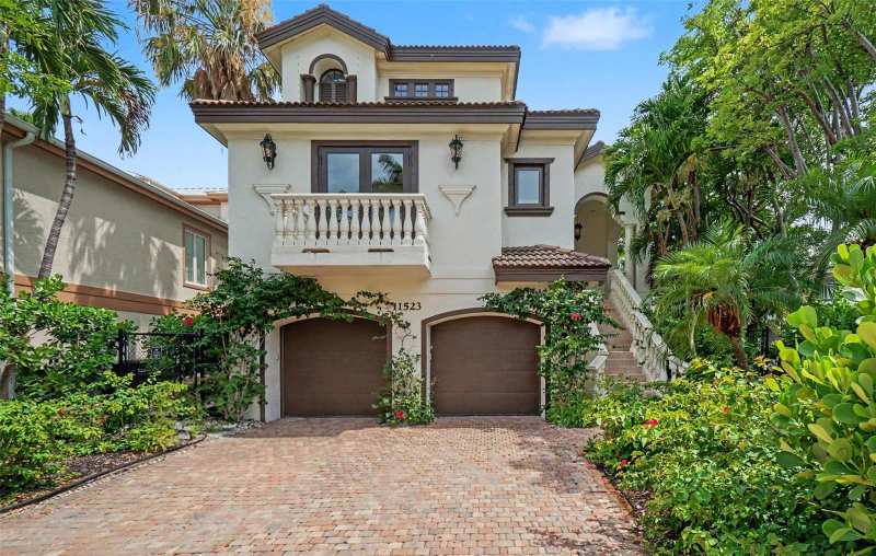 6 bedroom Single Family Residence at 11523 Andy Rosse Lane, Lanes F A Bayview Sub, Captiva — photo 1