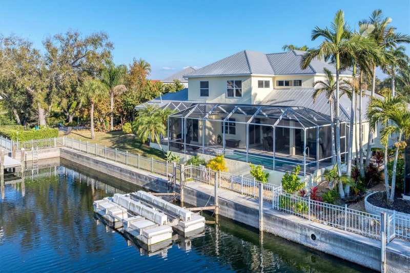 4 bedroom Single Family Residence at 4627 Barracuda Drive, Riverdale Rev, Bradenton — photo 1
