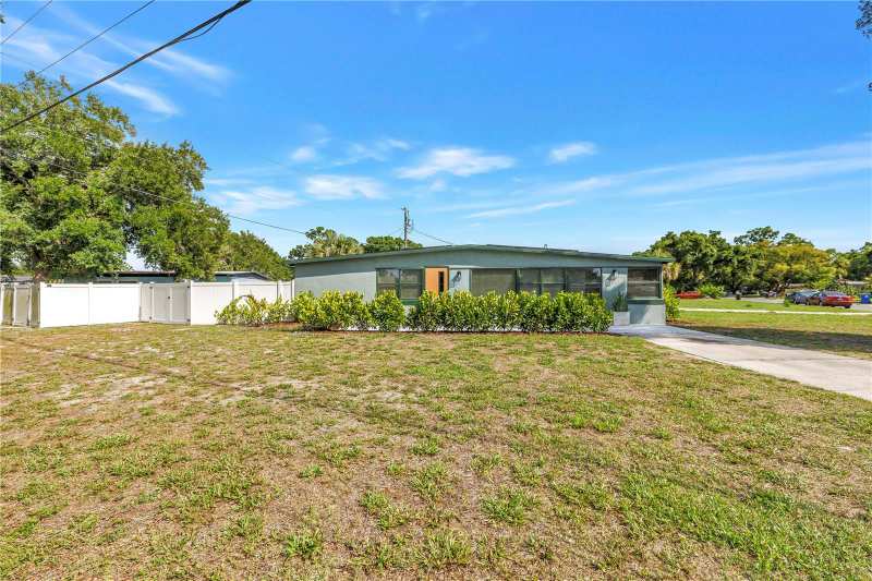 3 bedroom Single Family Residence at 7599 Meadowlawn Drive, Meadow Lawn 5th Add, St Petersburg — photo 1