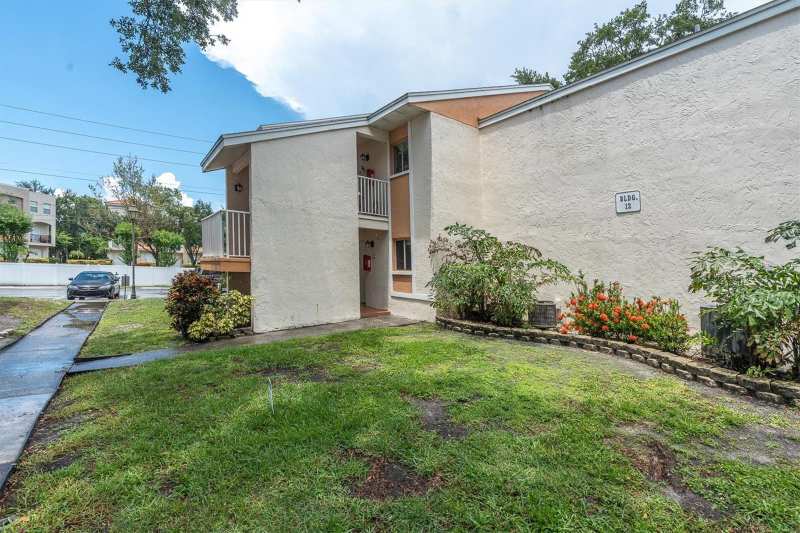 1 bedroom Condominium at 675 99th Avenue #102, Pine Rush Villas Condo, St Petersburg — photo 1