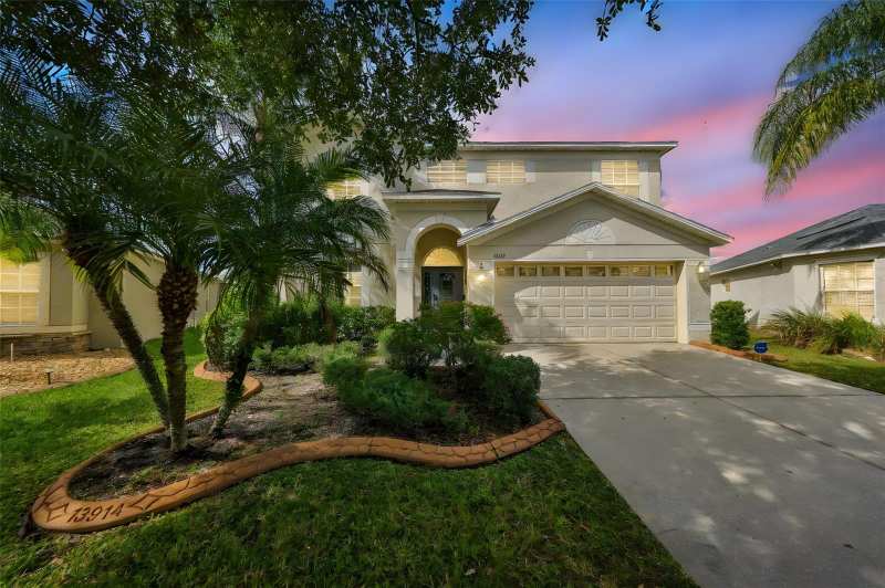 4 bedroom Single Family Residence at 13914 Chalk Hill Place, Flagstone At South Fork, Riverview — photo 1