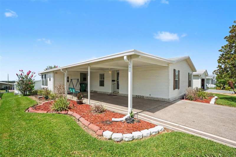 3 bedroom Manufactured Home at 37536 Gill Avenue, Zephyrhills, Zephyrhills — photo 1