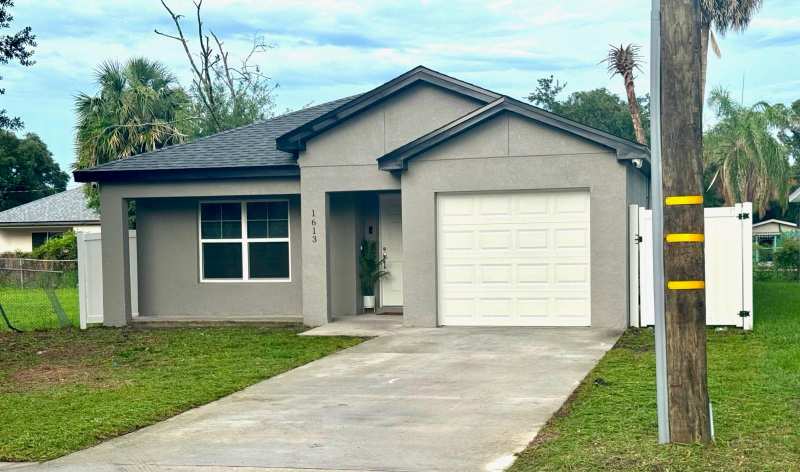 3 bedroom Single Family Residence at 1613 W Pear Avenue #1, Resi, Sanford — photo 1