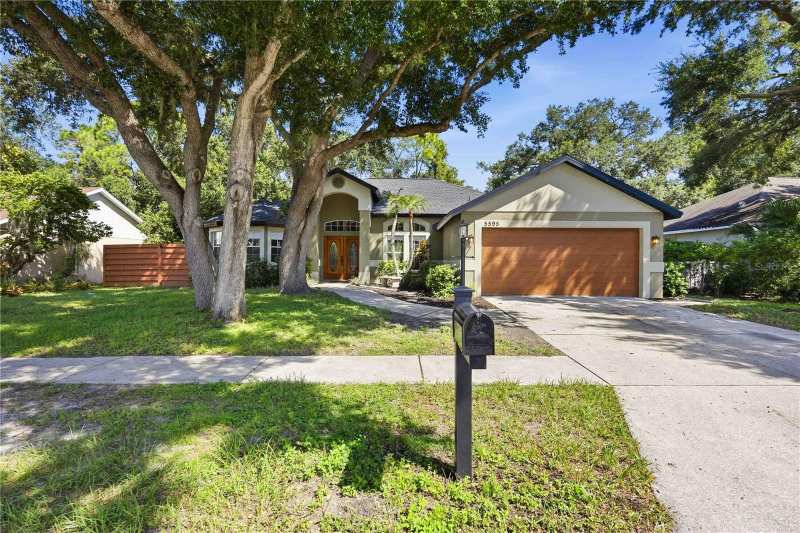 3 bedroom Single Family Residence at 5595 Bent Oak Drive, Colonial Oaks, Sarasota — photo 1