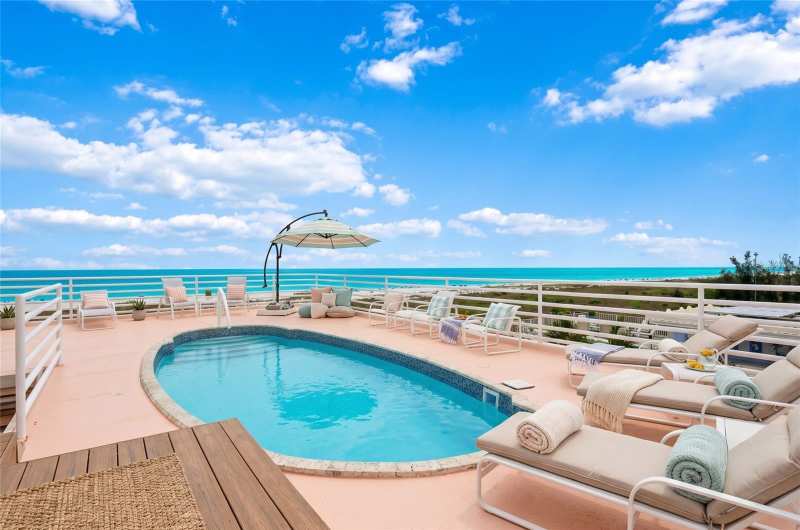 3 bedroom Single Family Residence at 648 Beach Road, Siesta Key, Sarasota — photo 1