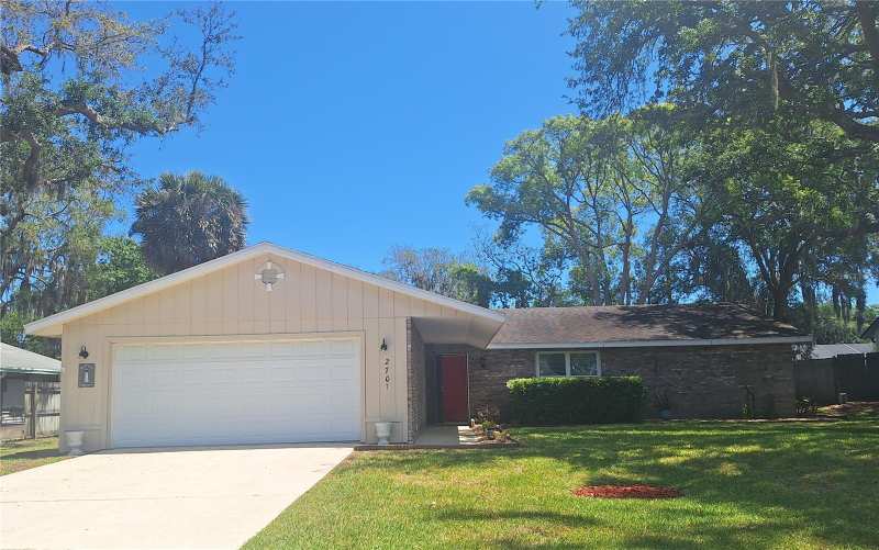 3 bedroom Single Family Residence at 2707 Pine Tree Drive, Florida Shores 01, Edgewater — photo 1