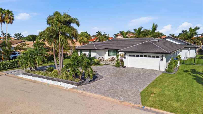 4 bedroom Single Family Residence at 2022 Hawaii Avenue, Venetian Isles, St Petersburg — photo 1