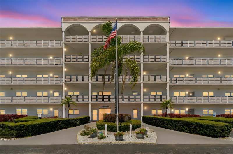 2 bedroom Condominium at 5501 80th Street #102, Five Towns Of St Pete, St Petersburg — photo 1