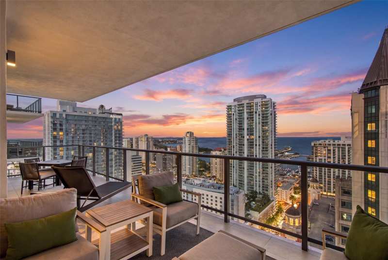 2 bedroom Condominium at 275 1st Avenue #2903, Art House Condo, St Petersburg — photo 1