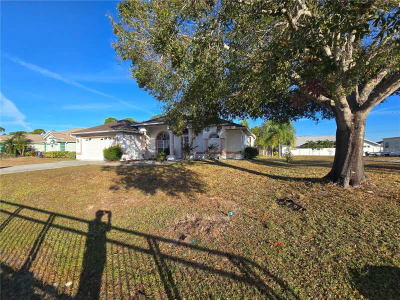 3 bedroom Single Family Residence at 23404 Peachland Boulevard, Port Charlotte Sec 015, Port Charlotte — photo 1