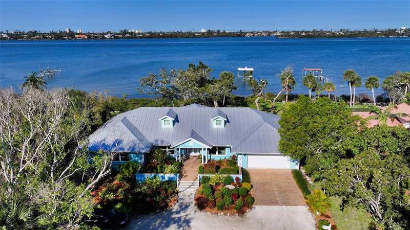 4 bedroom Single Family Residence at 1440 Kimlira Lane, Not Part Of A Subdivision, Sarasota — photo 1