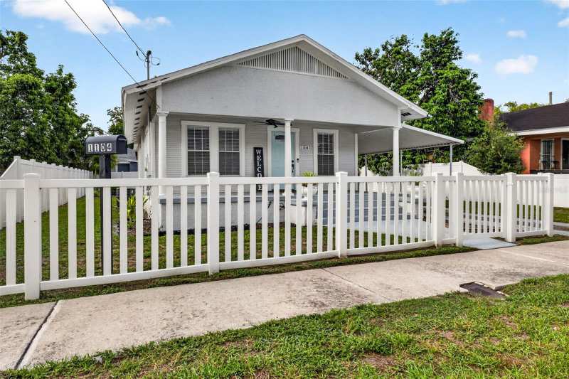 3 bedroom Single Family Residence at 1104 E 28th Avenue, Thrashers Sub, Tampa — photo 1