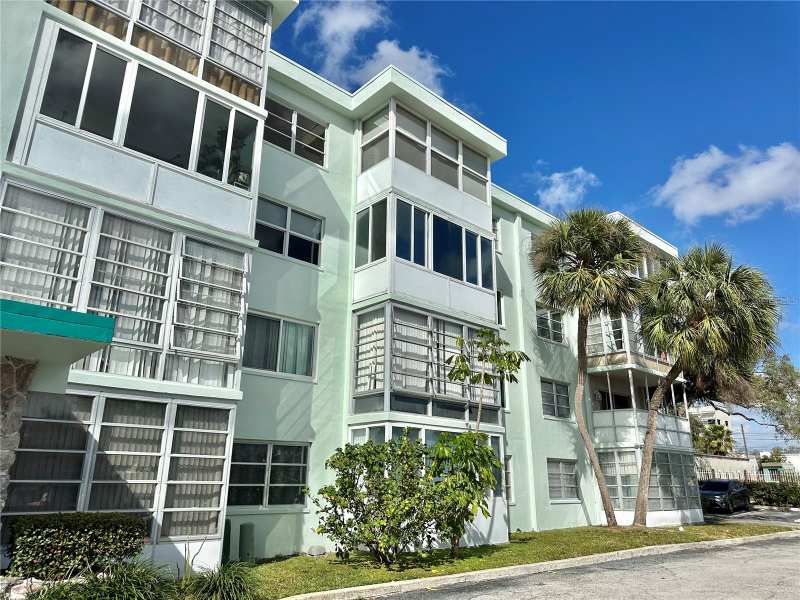 1 bedroom Condominium at 100 Waverly Way #302, Waverly Towers Condo, Clearwater — photo 1