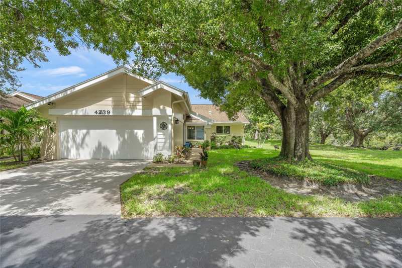 2 bedroom Villa at 4239 Carriage Drive #36, Knolls The,Bent Tree, Sarasota — photo 1
