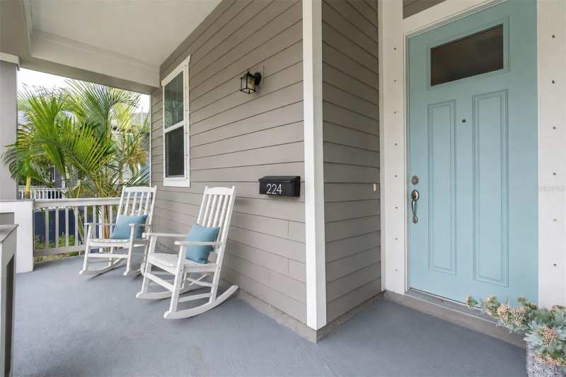 4 bedroom Single Family Residence at 224 NE Jefferson Circle, North St Petersburg, St Petersburg — photo 1